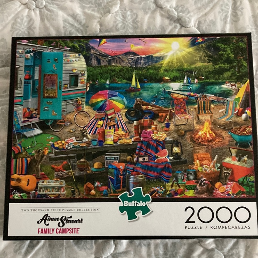 THOUSAND PIECE PUZZLE COLLECTIOI
Aimee Stewvert
FAMILY CAMPSITE